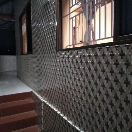 Maniis Homestay Vālpārai Bagian luar foto