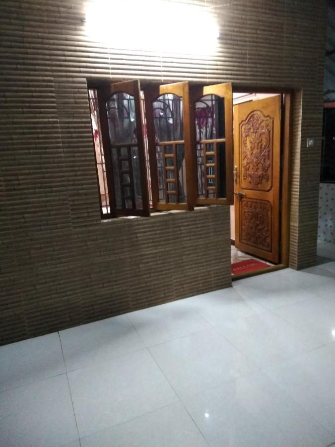 Maniis Homestay Vālpārai Bagian luar foto