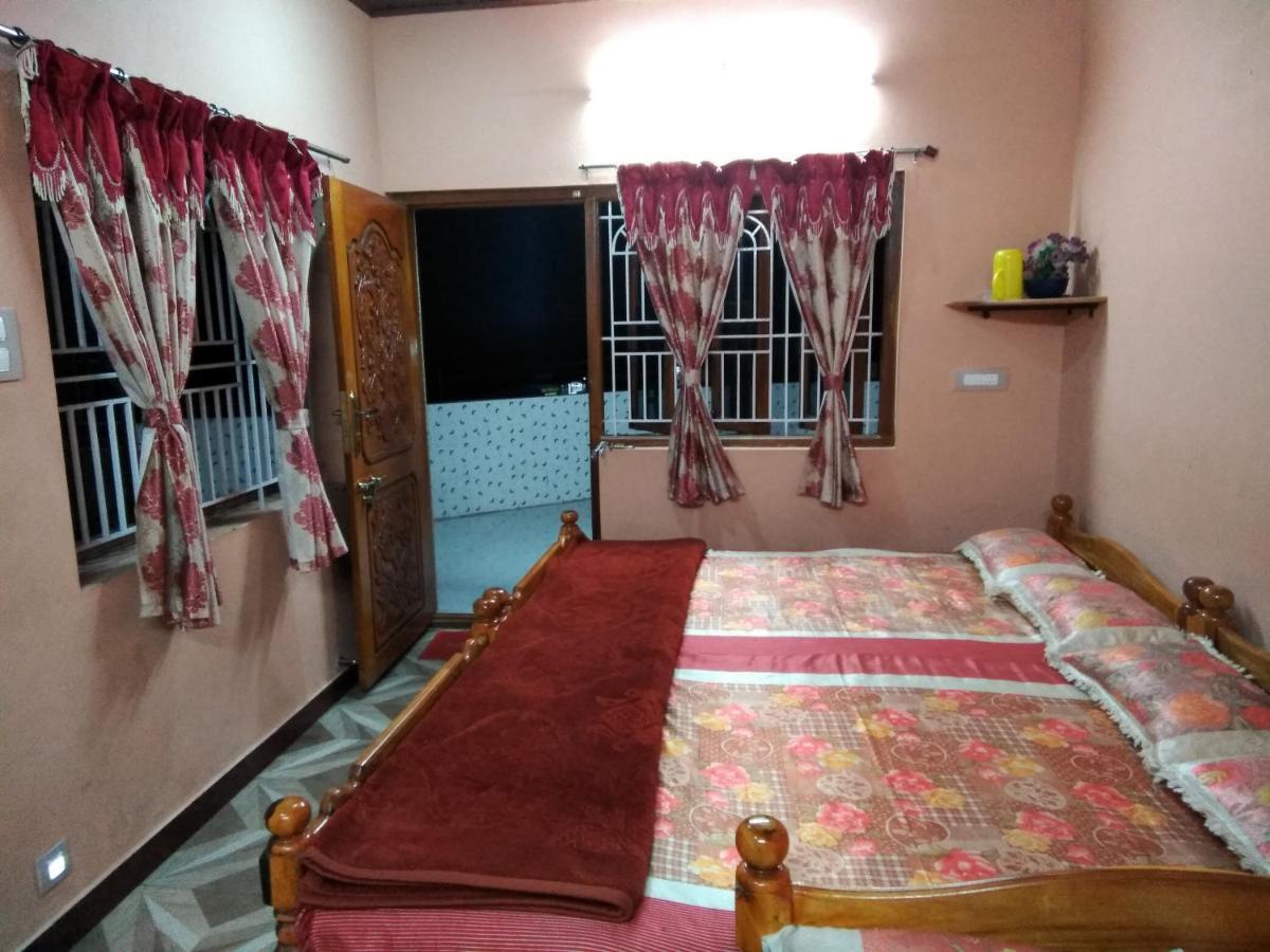 Maniis Homestay Vālpārai Bagian luar foto