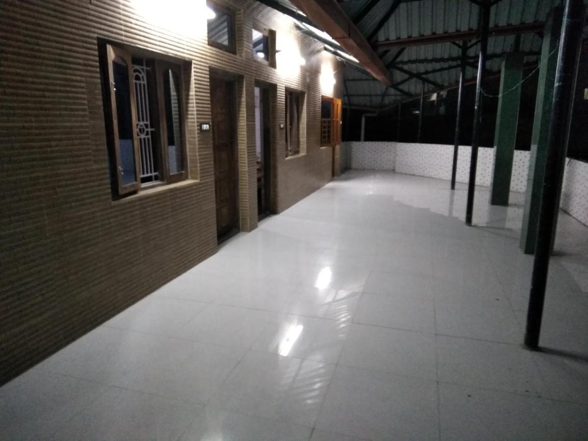 Maniis Homestay Vālpārai Bagian luar foto