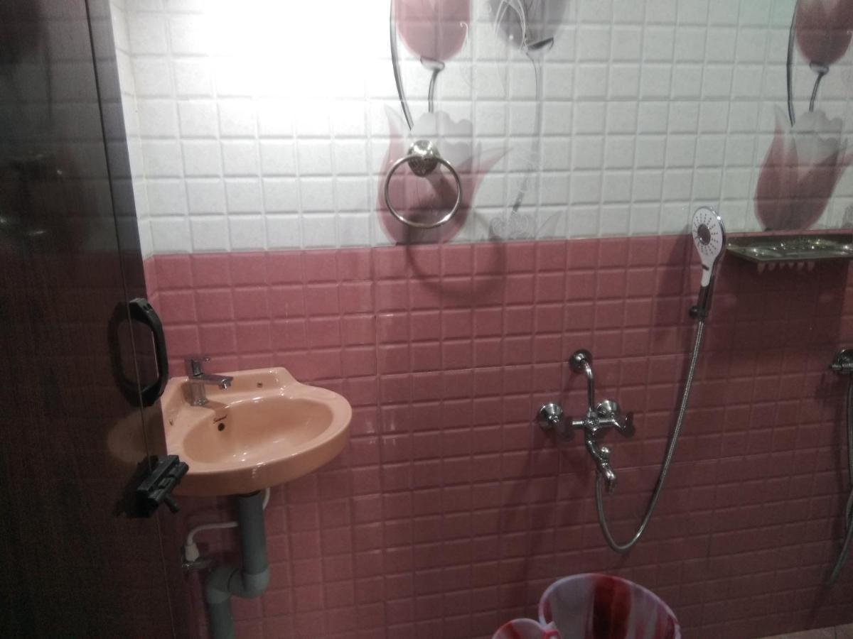 Maniis Homestay Vālpārai Bagian luar foto