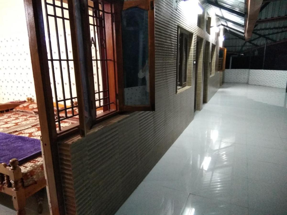 Maniis Homestay Vālpārai Bagian luar foto