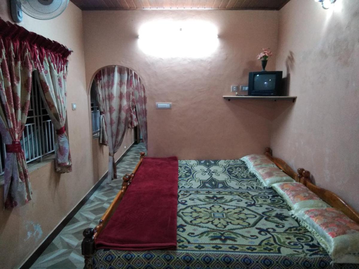 Maniis Homestay Vālpārai Bagian luar foto