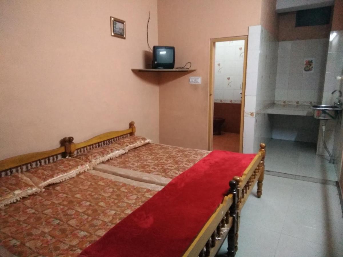 Maniis Homestay Vālpārai Bagian luar foto