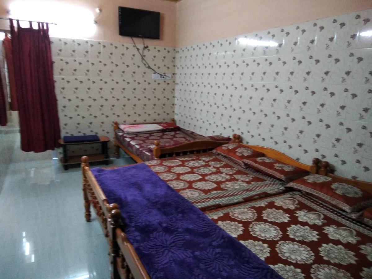 Maniis Homestay Vālpārai Bagian luar foto