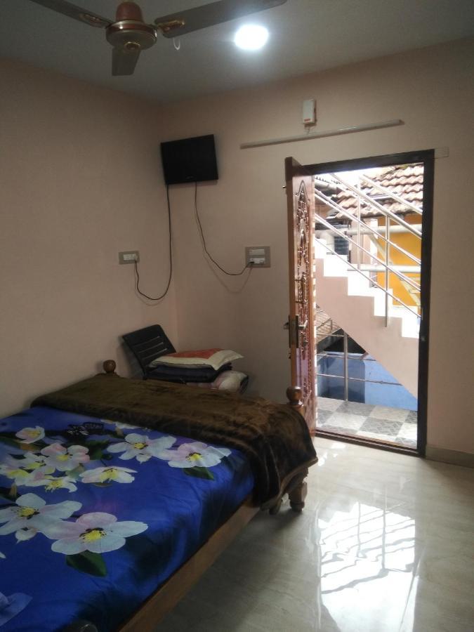 Maniis Homestay Vālpārai Bagian luar foto