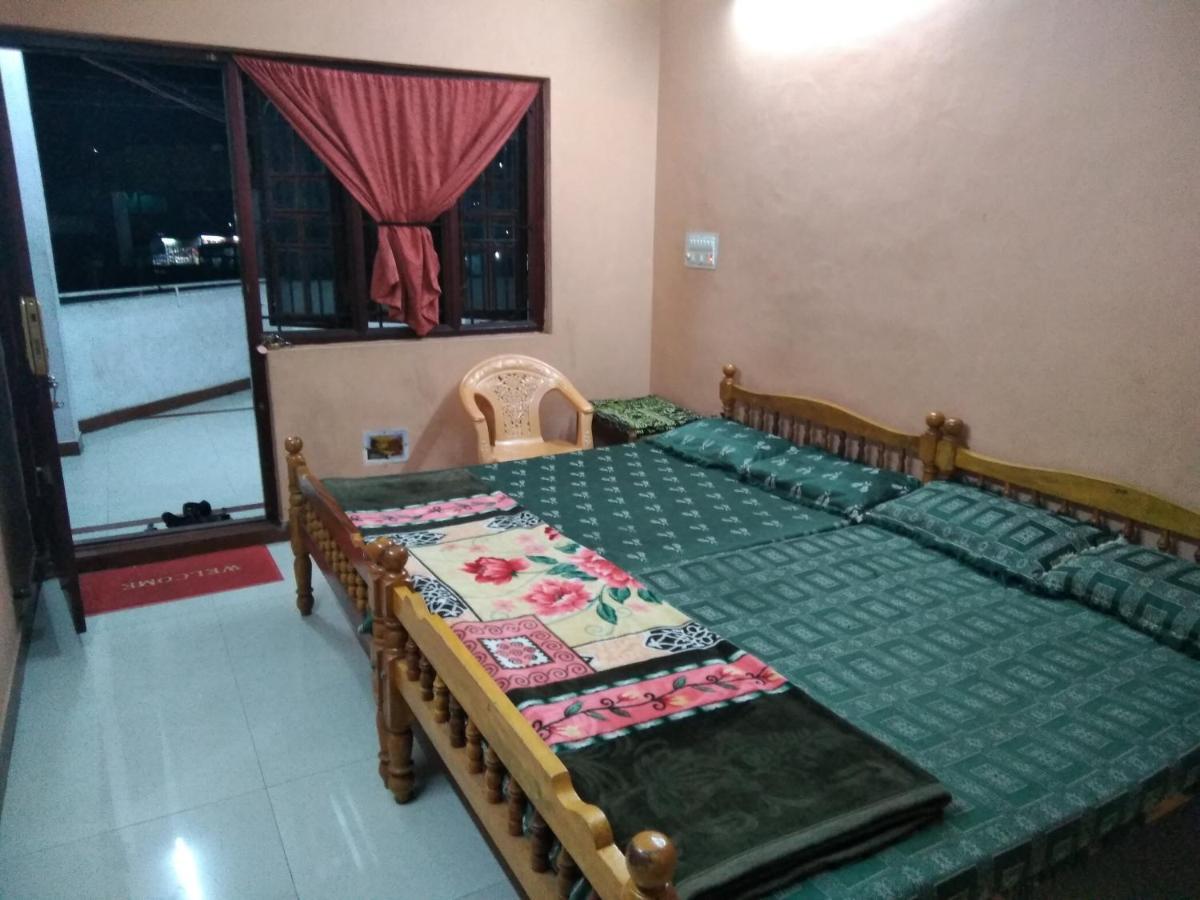 Maniis Homestay Vālpārai Bagian luar foto