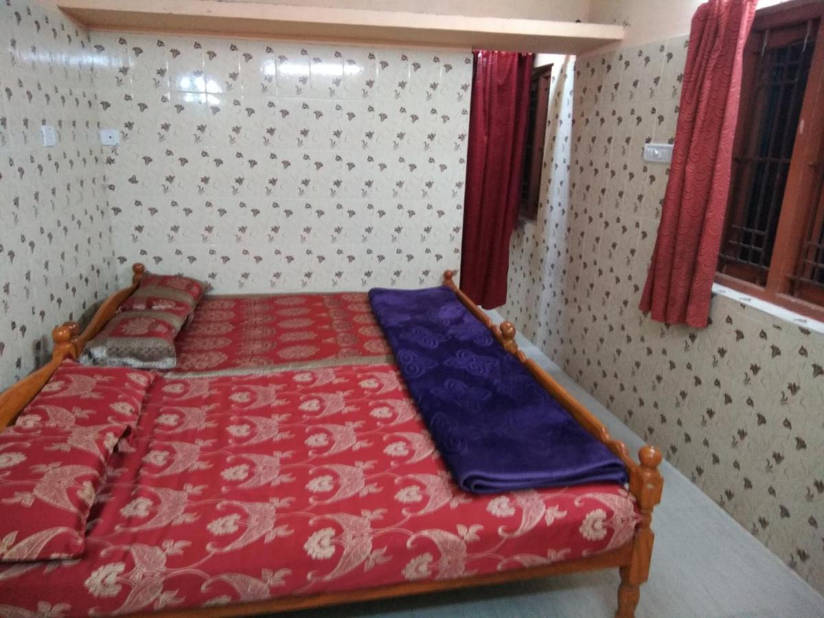 Maniis Homestay Vālpārai Bagian luar foto